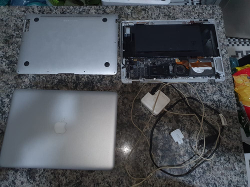 Macbook Air 1304 Para Retirar Peças Funcionando (usado)