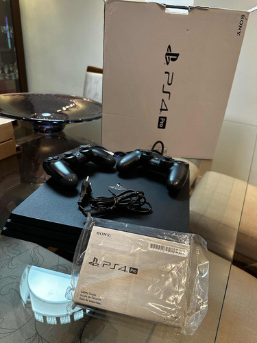 Ps4 Pro 1tb Com 2 Controlesoriginais