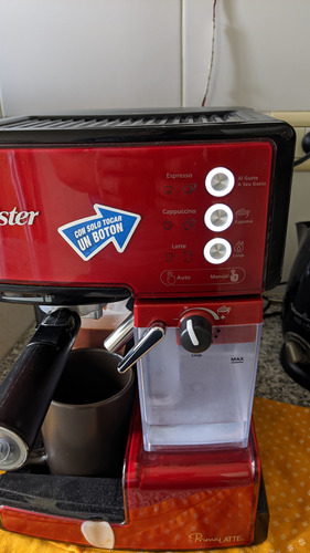 Cafetera Espresso Primalatte Oster 6601 Color Rojo - Usada