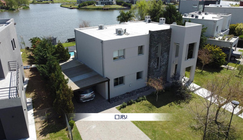 Casa En Venta A Laguna | El Canton Barrio Islas - Escobar