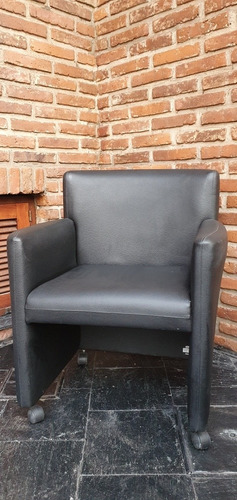 Sillón Negro De Escritorio Respaldo Y Ruedas. 