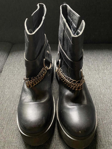 Botas En Cuero Con Plataforma Y Cadenas Marca Viamo Moda