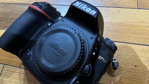 Camera Nikon D750