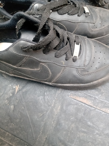 Zapatillas Negras Nike Detalle T 40