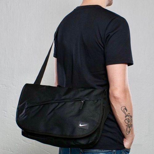 Bolso Mensajero Nike Color Negro