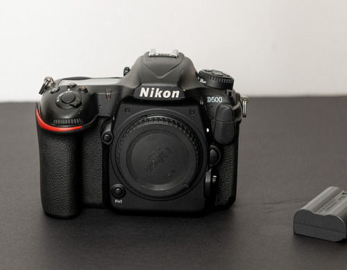 Nikon D500 Dslr + Bateria + Cartão Sd 32 G ( 117.129 Clicks)