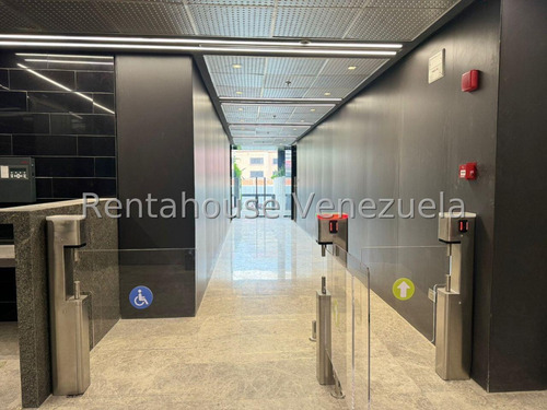 Excelente Local En Alquiler, Urb. Las Mercedes - Imagen 4