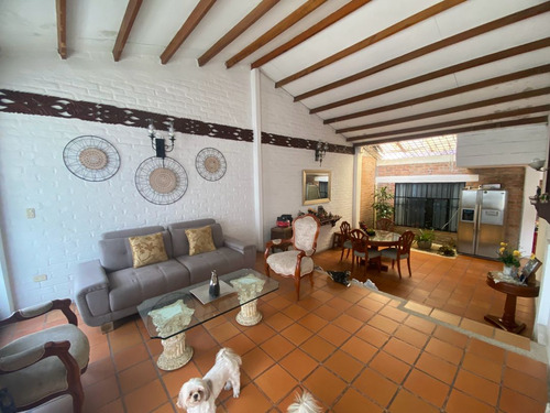 Casa De Tres Niveles En Venta Barrio Las Mercedes Palmira Valle