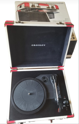 Crosley  Cr6019a-re Portable Executive Deluxe Blanco Y Rojo 