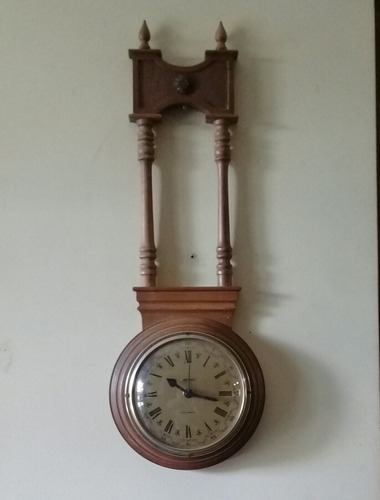 Antiguo Reloj En Madera Trabajada. Muy Fino. Ideal Living 