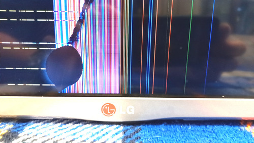 Tv LG 32lb560b - Tela Quebrada, Mas Funcionando Corretamente