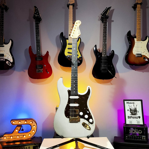 Guitarra Music Maker Stk Stratocaster Branca - Usada