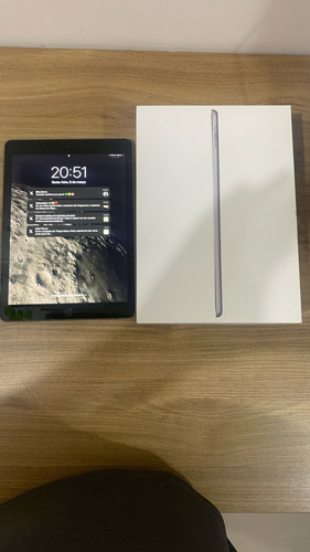 iPad  Apple   6t 32gb Cinza-espacial