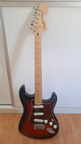 Guitarra Squire Stratocaster Standard Series