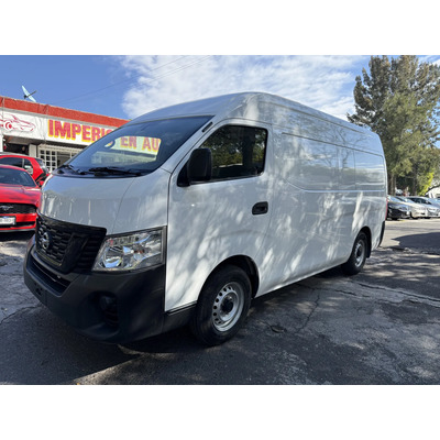 Nissan Urvan 2.5 Panel Amplia Mt