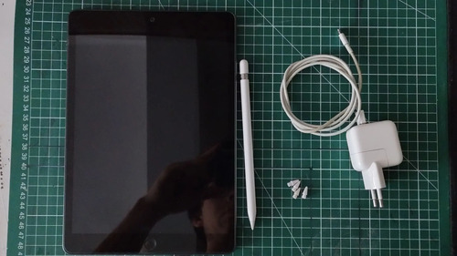 Apple iPad (7ª Generación) + Apple Pencil.