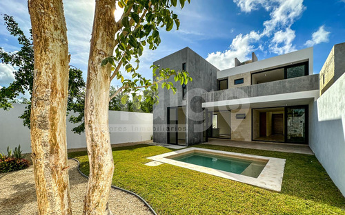 Casa En Venta En Mérida En Privada Los Gaviones, Paseo Norte