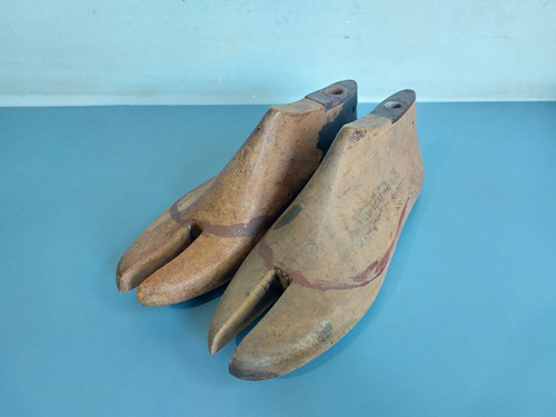 Par De Antigas Formas De Sapatos Em Madeira Nº 3