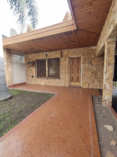 Casa En Venta 4 Ambientes Garage Quincho Temperley Permuta - Imagen 2
