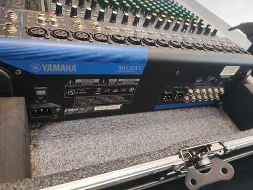 Console Yamaha Mg20xu De Mistura 100v/240v