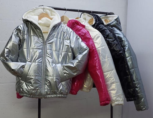 Campera De Mujer Puffer Metalizada Con Cordero Y Capucha