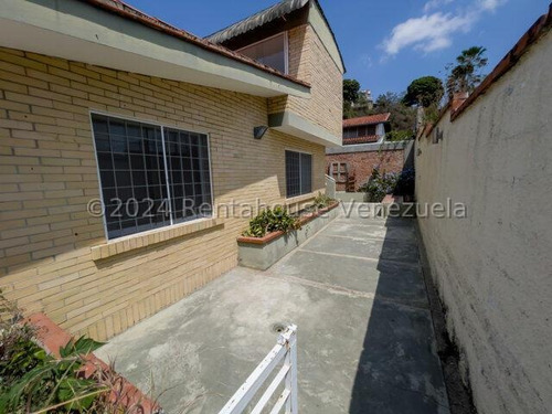 Bella Casa ,ubicada En Una Zona Prestigiosa De Prados Del Este ,en Venta 25-2074 - Imagen 3