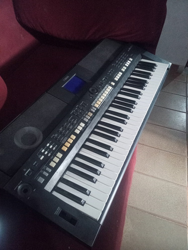 Teclado Yamaha 650