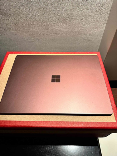 Surface Laptop 2 - I5 - 128gb - Vermelho
