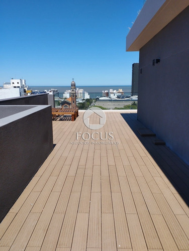 Venta Penthouse 2 Dormitorios, 2 Baños, Terraza Y Garaje Fijo En Punta Carretas