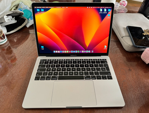 Macbook Pro 13inch I7 16gb 256ssd 2017