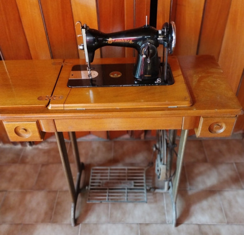 Maquina De Coser Antigua Marca Bromberg Impecable No Envio