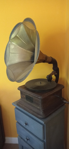 Victrola Fonola