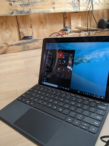 Surface 8gb Ram  Incluye Teclado 