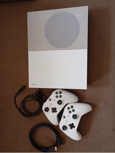Xbox One S 1 Tb, 2 Controles, Usado 
