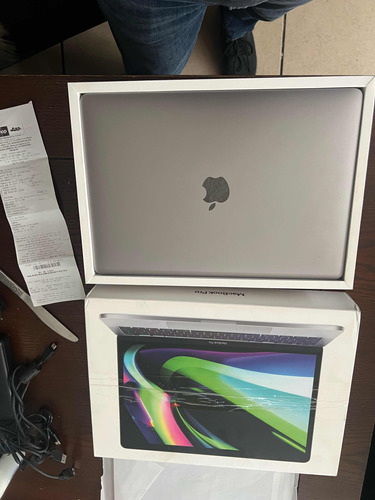 Macbook Pro M2 2022 Con 8 Y 256 En Caja