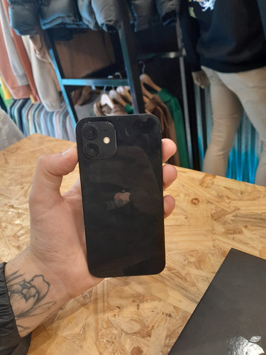 Apple iPhone 12 (64 Gb) - Negro