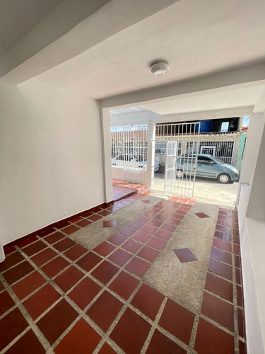 En Venta Casa En La Urbanizacion La Esmeralda. Ab - Imagen 2