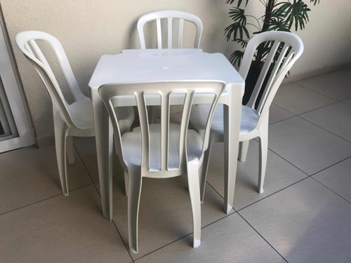 Conjunto De Mesas E Cadeiras De Plástico Goyana Unica 182kg