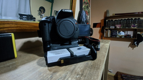 Canon T5i + Grip + Baterias