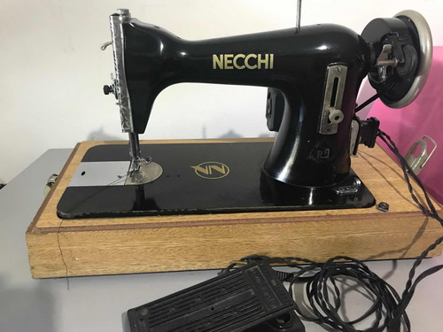 Máquina De Coser Necchi