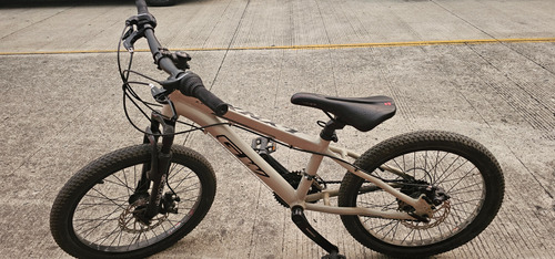 Se Vende Bicicleta Niño. Todo Los Accesorios Shimano. Frenos