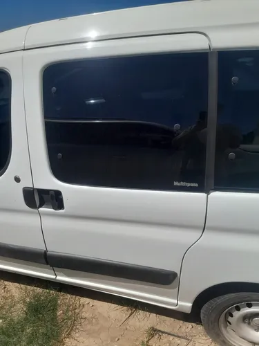 Puerta Trasera Izquierda Citroën Berlingo '14' Usada 6760907 Trasera Izquierdo Blanco
