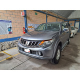 Camioneta Pick Up Mitsubishi L200 Con Cubierta En Batea