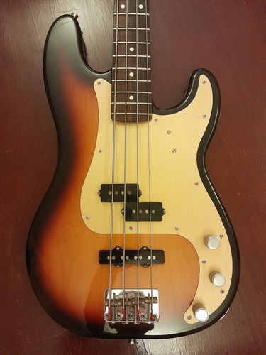 Bajo Fender Precision Special