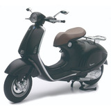 Moto Piaggio Vespa 946 Escala 1:12 New Ray Colección Color Negro