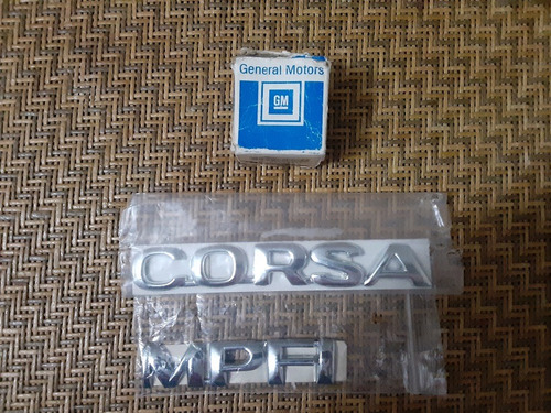 Emblemas De Tapa Maleta De Chevrolet Corsa Original Y Nuevo. Foto 4