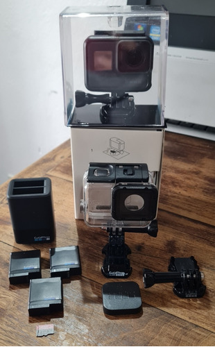 Go Pro 5 Black + 3 Baterias + Cargador + Estuches Y Mucho +