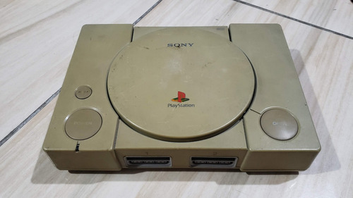 Playstation 1 Fat Saída Rca Só O Aparelho. Liga Mas Sem Imagem, E Tá Sem Leitor. Tá Com Defeito.  320. M1