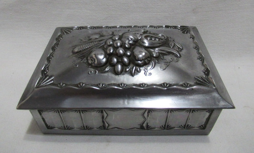 Antigua Caja Alhajero Metal Plateado Frutos En Relieve