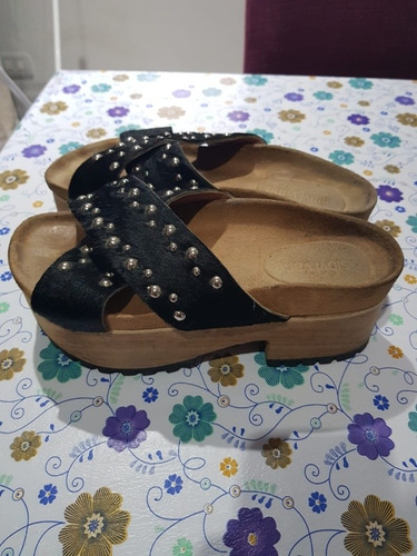 Sandalias De Doble Tira Con Tachas